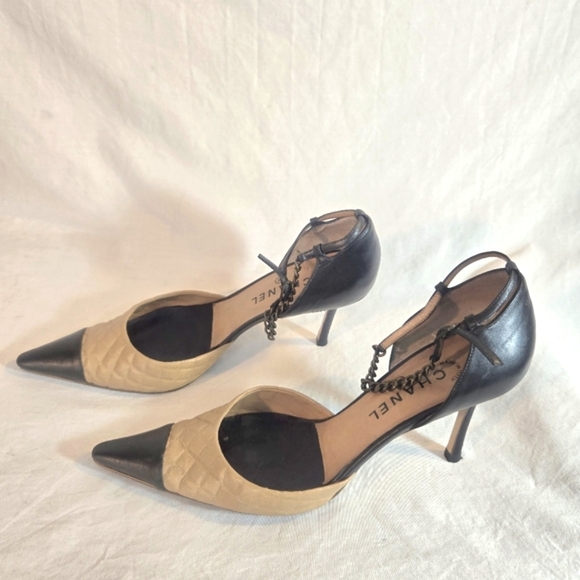 Chanel Women's Size 41 Two Tone D'Orsay Pump with Chain Strap Quilted Heels - Picture 2 of 13